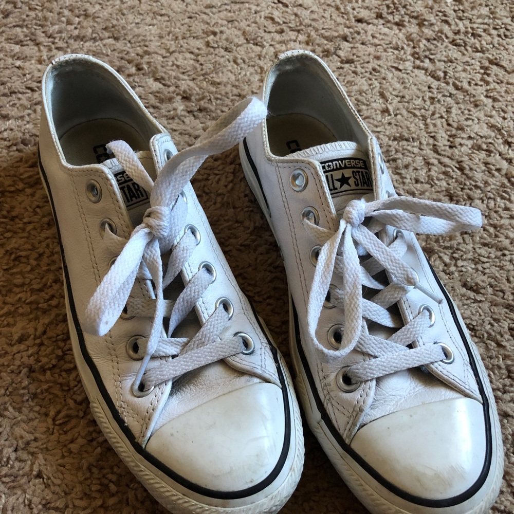 SOLD: White leather converse women’s size 7